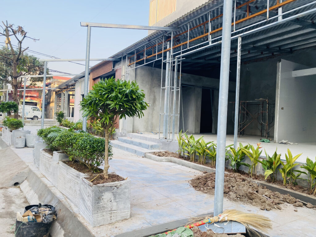 Thiết kế cây xanh vỉa hè tạo không gian thoáng mát.